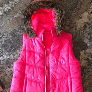 Parka vest with detachable hood